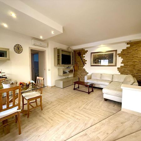 The Refuge Apartment Porto Torres Bagian luar foto