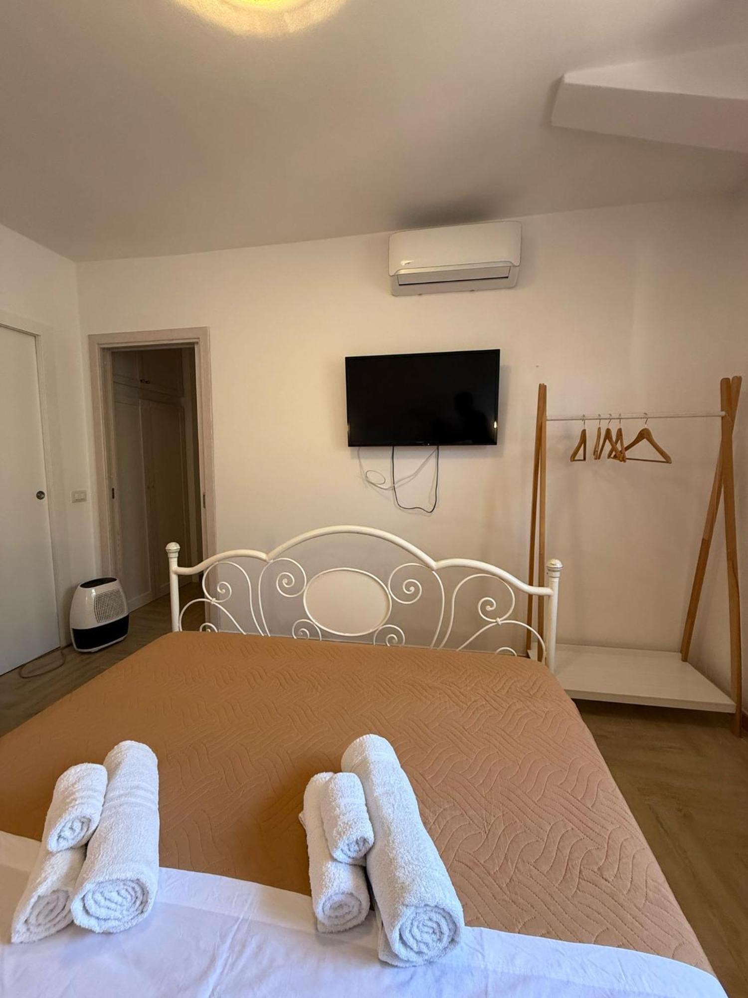 The Refuge Apartment Porto Torres Bagian luar foto